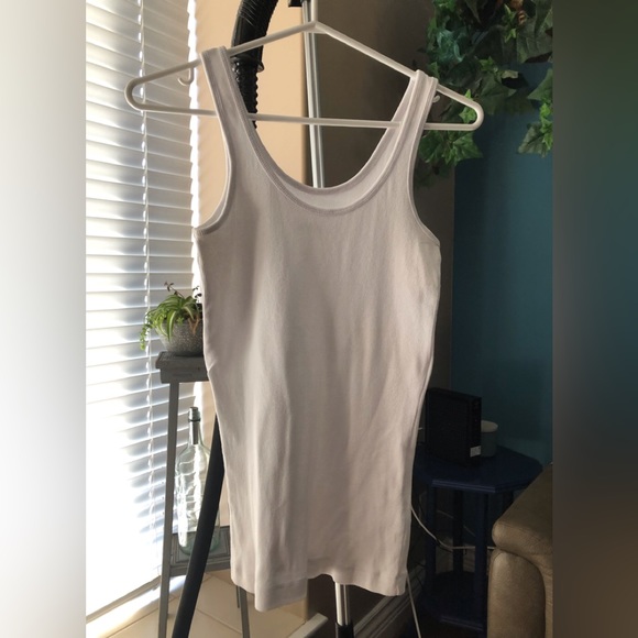 Tank tops - Picture 1 of 4